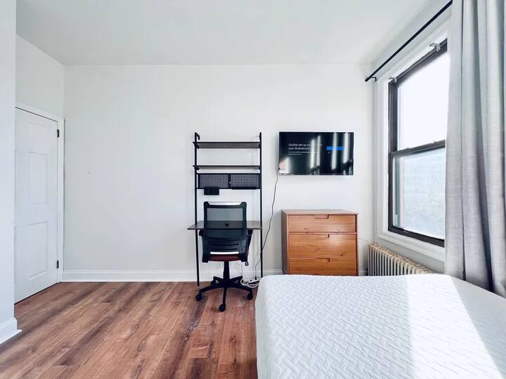 Building Photo - Furnished room/NOT APARTMENT