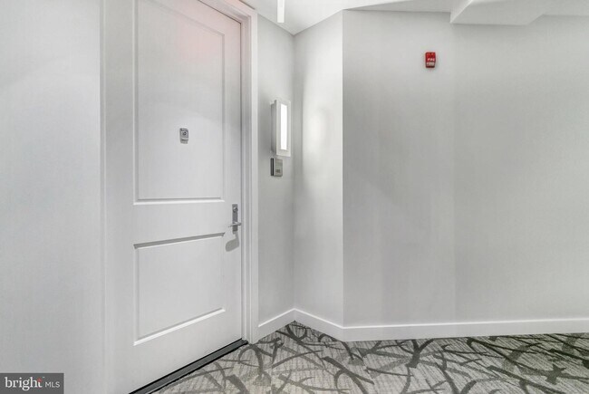 Building Photo - 5750 Bou Ave