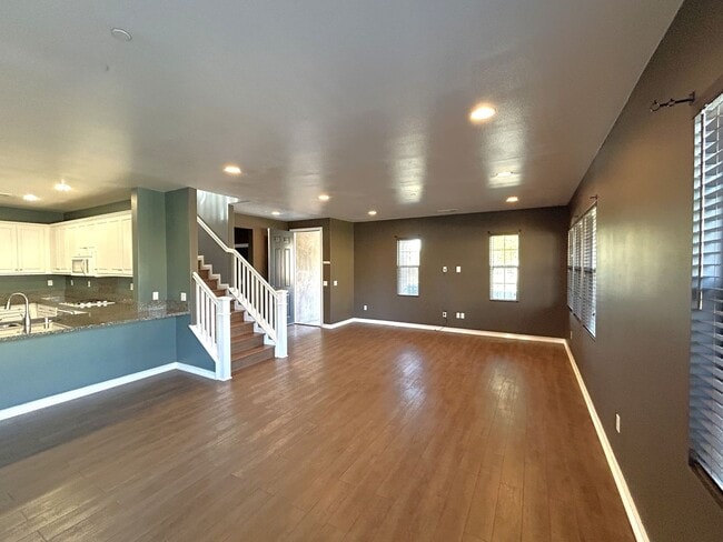 Building Photo - NATURE TRAIL CHINO  (5 BED, 2.5 BATH)