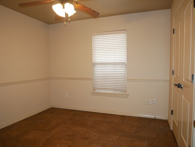 Building Photo - 1216 Bur Pl