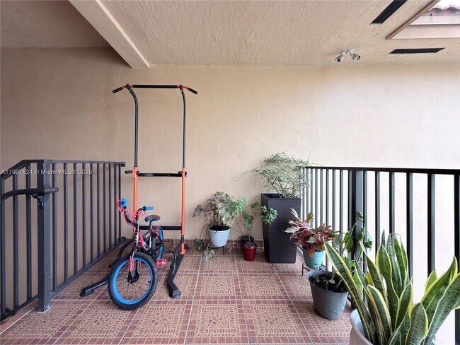 Building Photo - 1053 SW 29th Ct