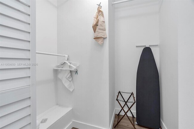 Building Photo - 1865 Brickell Ave