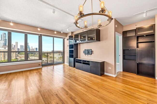 Building Photo - 1717 S Prairie Ave