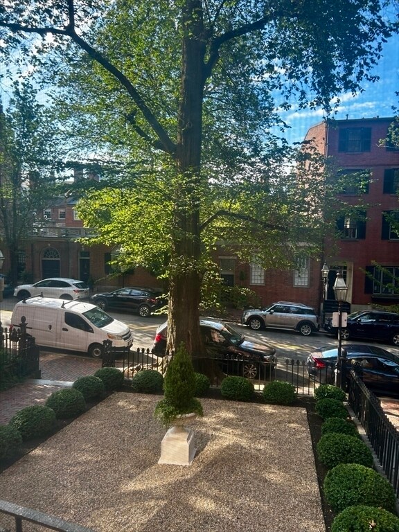 Building Photo - 81 Mt Vernon St