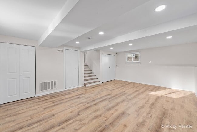 Building Photo - 1019 Maple St