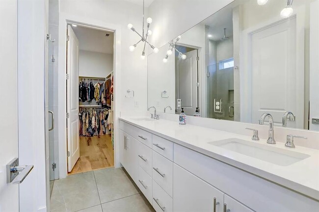 Building Photo - 7008 Zachary Dr