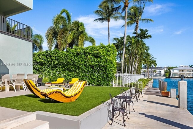 Building Photo - 70 Bay Colony Ln