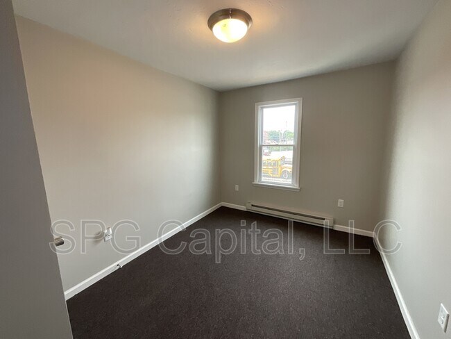 Building Photo - 215 Fulton St