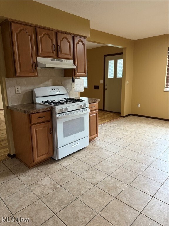 Building Photo - 15809 Montrose Ave