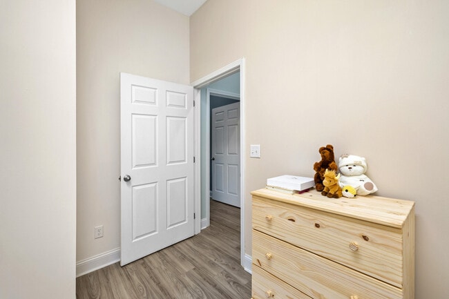 Building Photo - 930 Loring Mill Rd