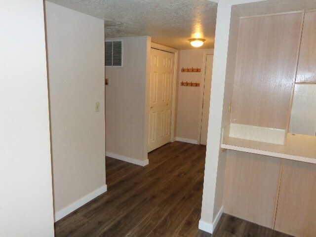 Building Photo - 954 Schneitter Cir