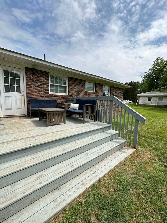 Building Photo - 3 bedroom/1 bathroom home in Central, SC