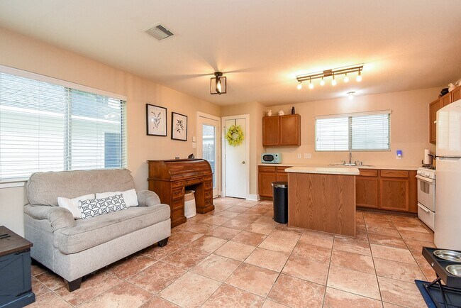 Building Photo - 10735 Cobblecreek Way
