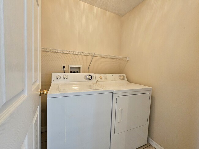 Building Photo - 2813 Harwood Ct