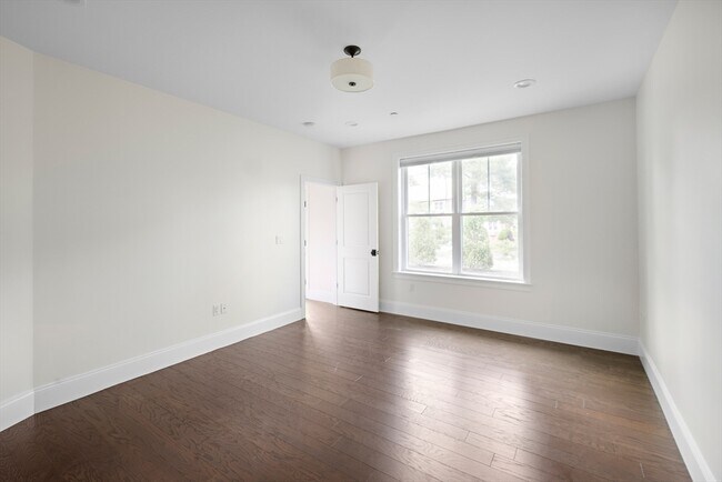 Building Photo - 19 Lily Pond Ln