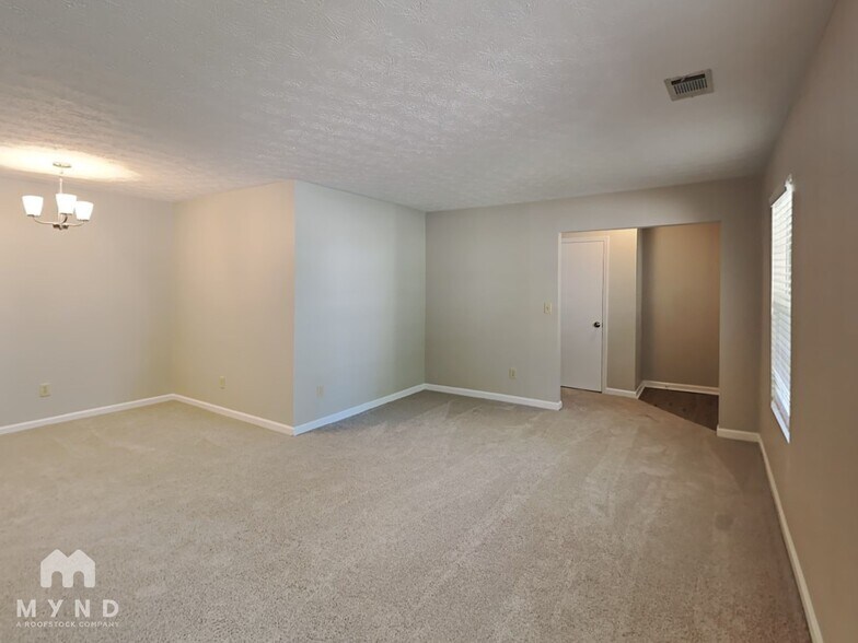 Building Photo - 5631 Regency Manor Ct