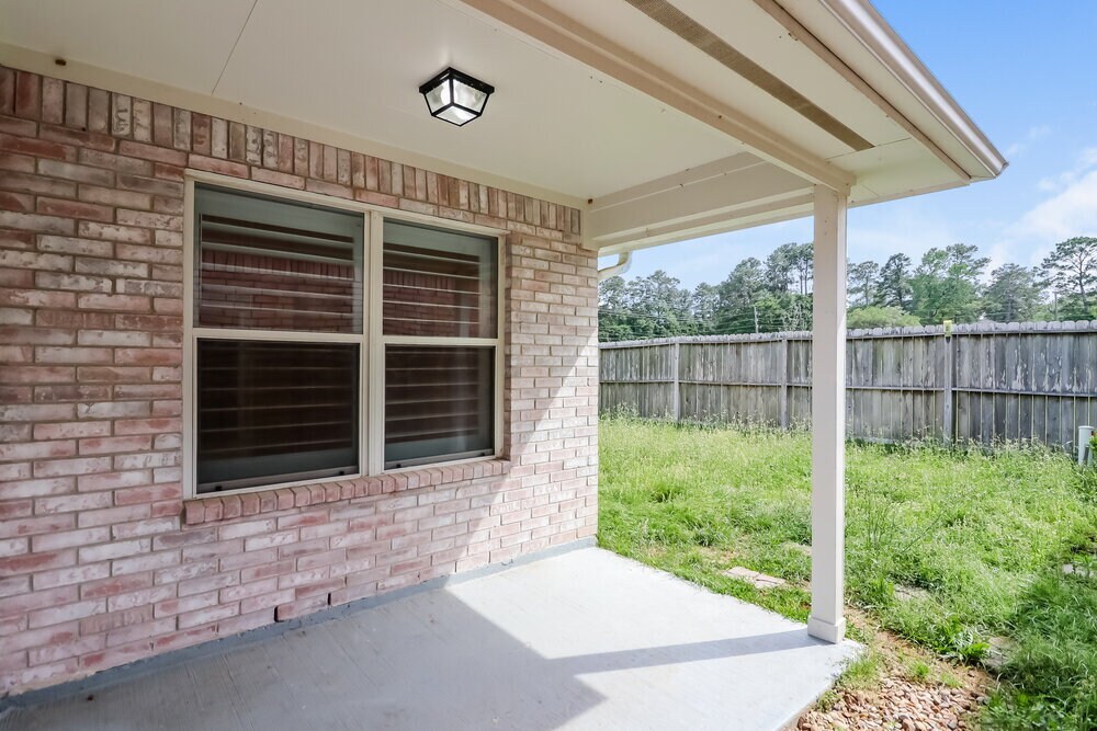 Building Photo - 12103 Lakewood Villa Dr