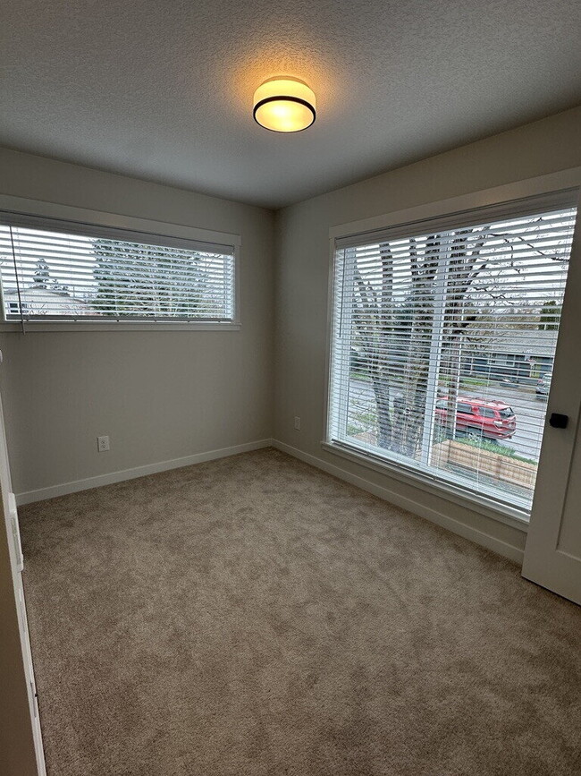 Building Photo - New 2-Bedroom Townhome