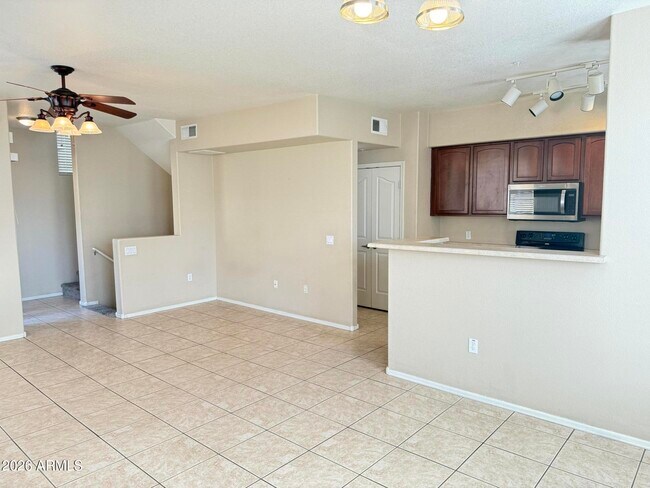 Building Photo - 16825 N 14th St