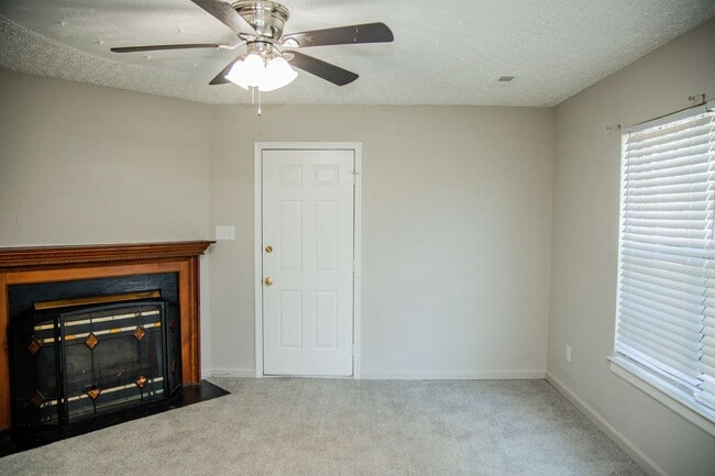 Building Photo - Three Bedroom Adjacent to the Villas at Ro...