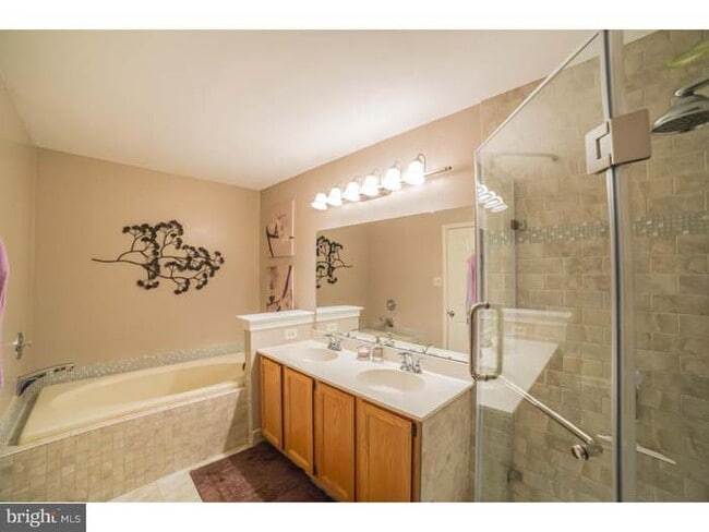 Building Photo - 427 Oakmont Ct