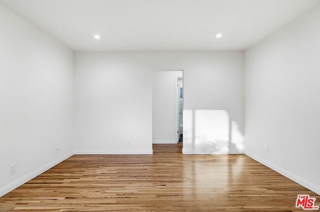 Building Photo - 1828 Silver Lake Blvd