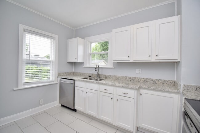 Building Photo - 1701 Sundale Ave