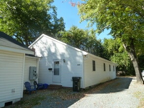 Building Photo - Awesome location for this spacious 4br 2ba...