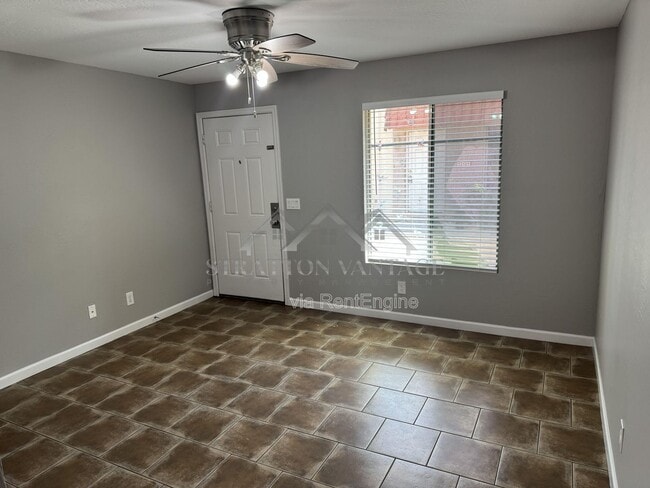 Building Photo - 448 N Lesueur