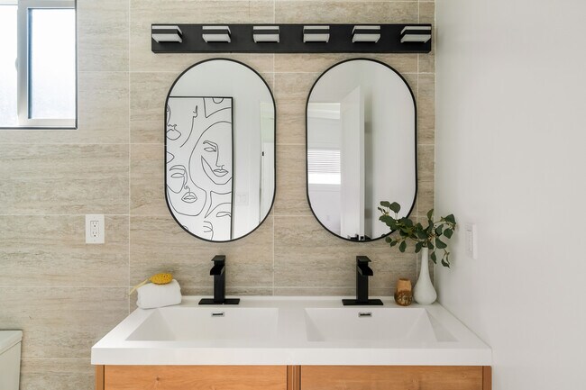 Building Photo - 6525 W 85th St