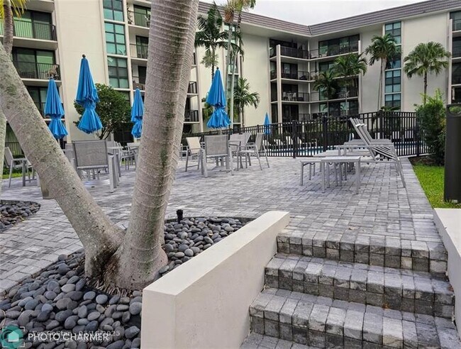 Building Photo - 1350 River Reach Dr