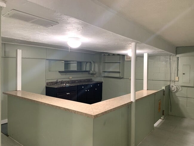 Building Photo - MOVE IN READY, APPLY NOW!!