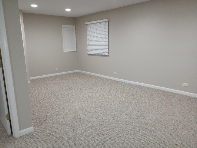 Building Photo - 110 Queens Cove