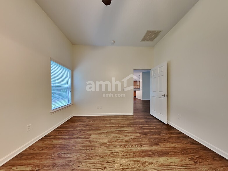 Building Photo - 587 Arborwood Dr