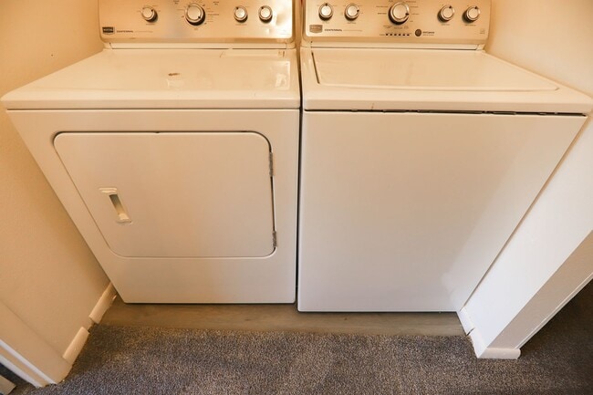 Building Photo - 257 Canby St