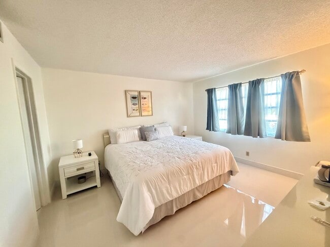Building Photo - 4640 Lucerne Lakes Blvd W