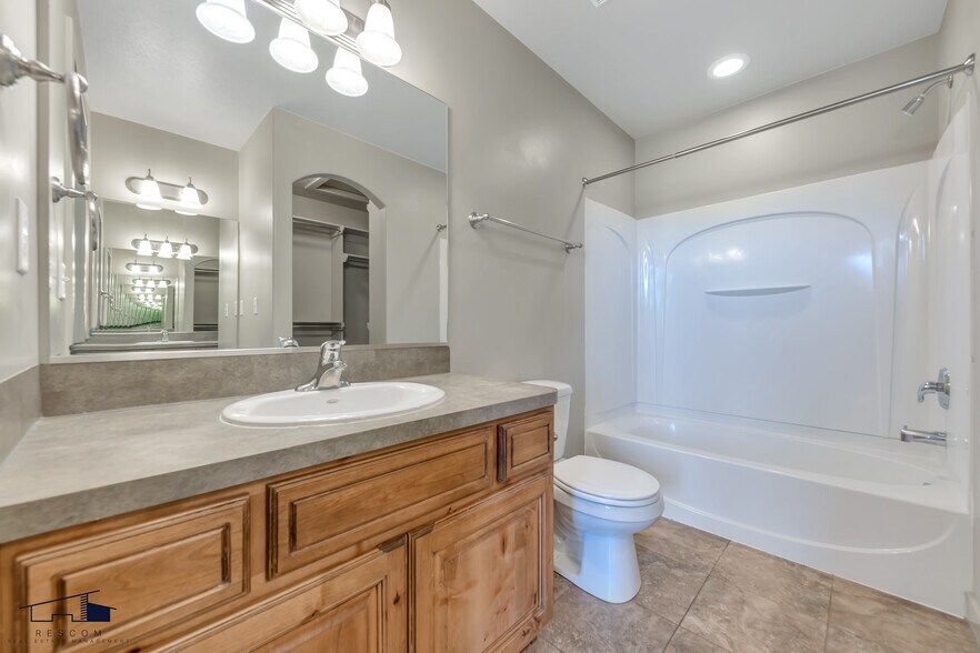 Building Photo - 2042 Evans Cove Loop