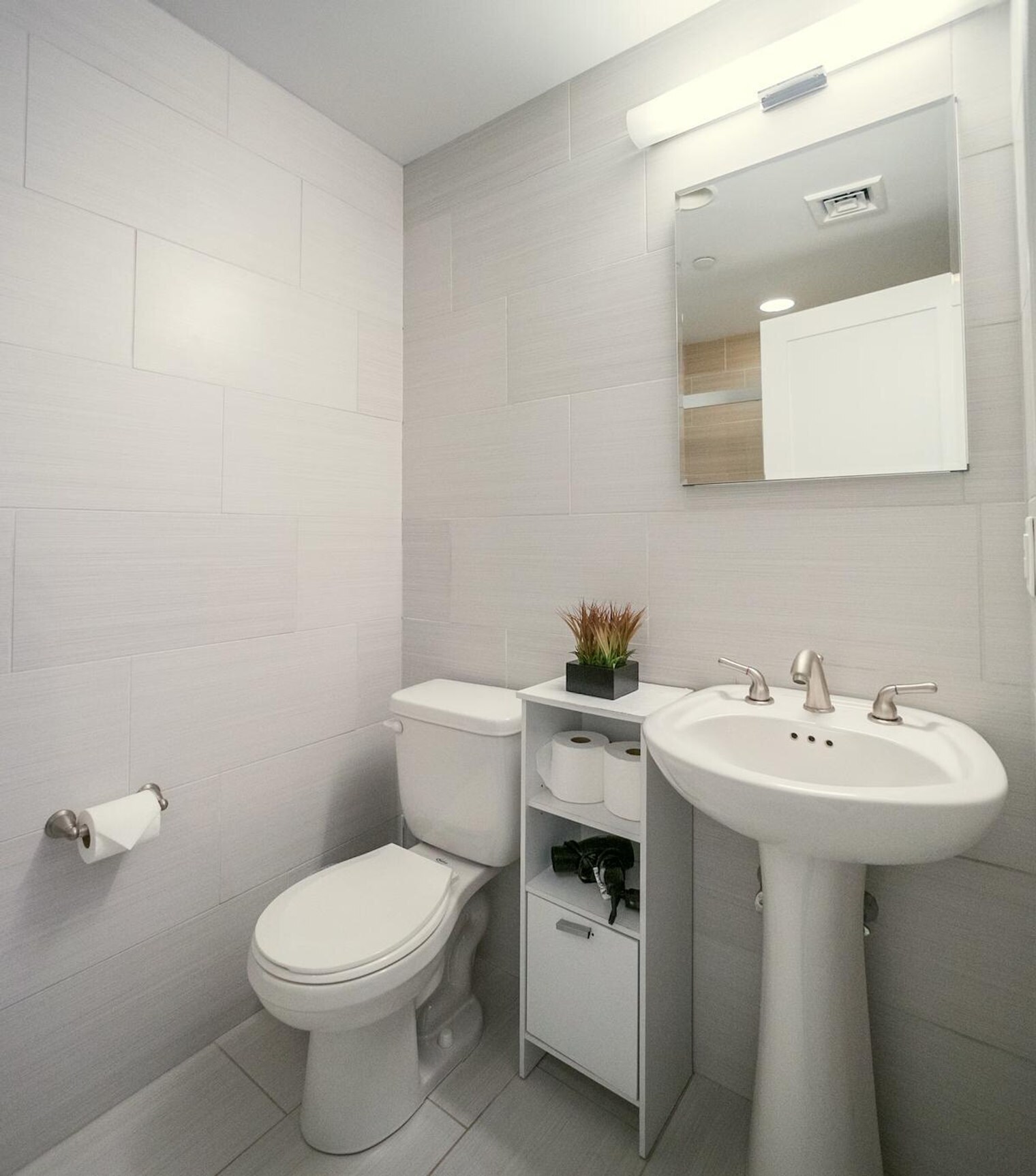 Building Photo - 10o Blossom St