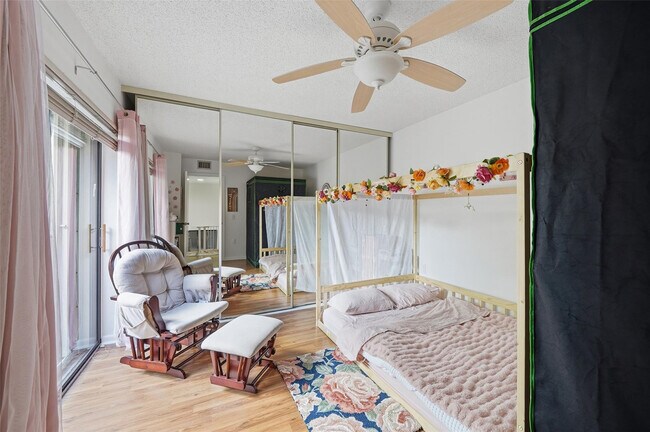 Building Photo - 9142 SW 23rd St