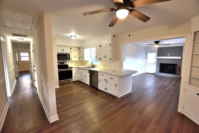 Building Photo - 205 S Mayo St