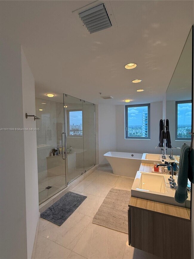 Building Photo - 17111 Biscayne Blvd