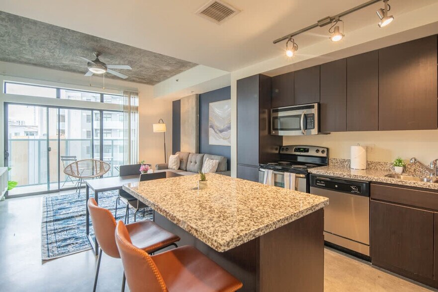 Building Photo - 333 E Roosevelt St