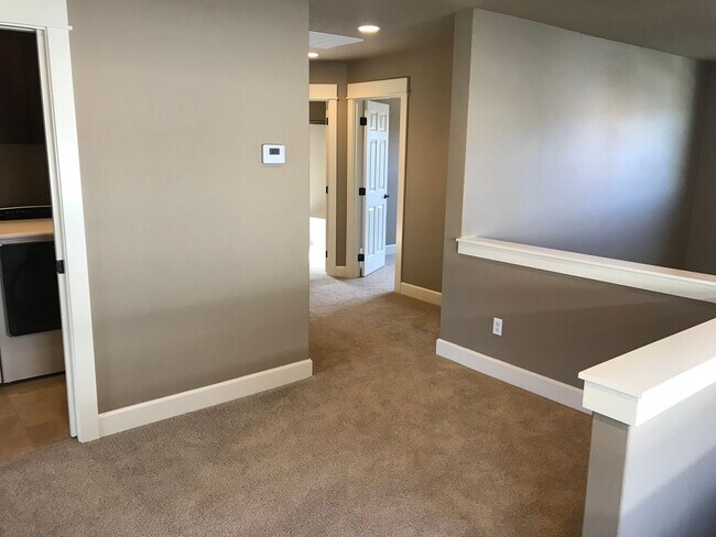Building Photo - 3527 Northeast Crystal Springs Drive
