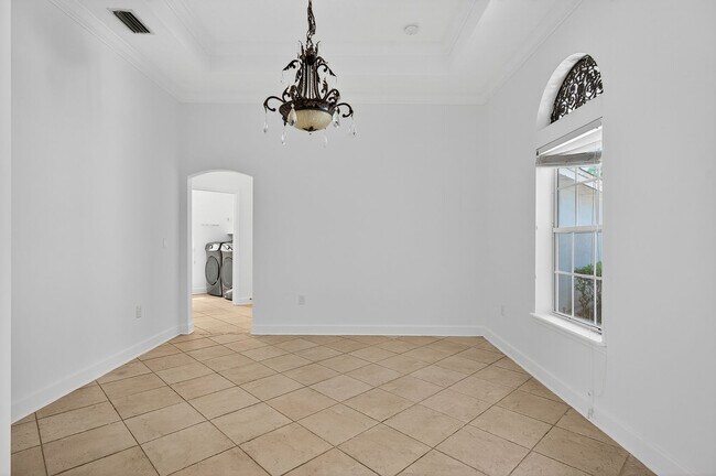Building Photo - Gated Community!