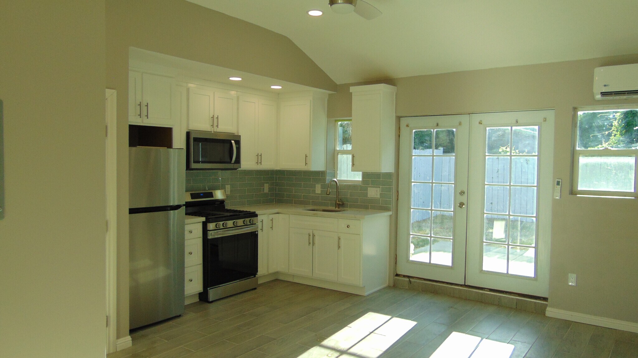 Building Photo - 6644 Forbes Ave