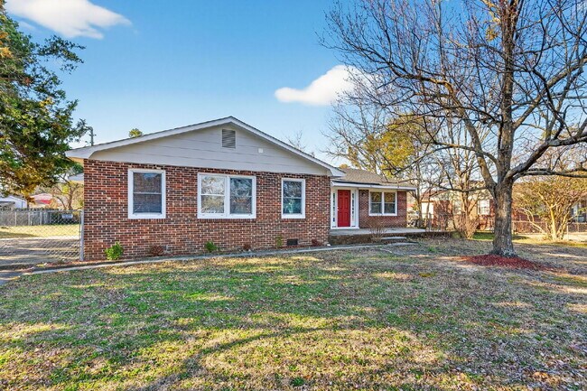 Building Photo - Spacious 5-Bedroom Retreat with 2.5 Baths in Saint Pauls – Your Dream Home Awaits!