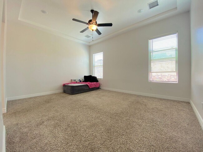 Building Photo - West El Paso Cimarron Neighborhood Stunning 4 bed/2.5bath