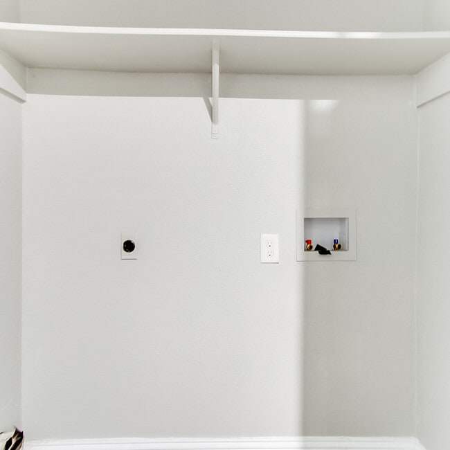 Building Photo - 406 Noble Ave