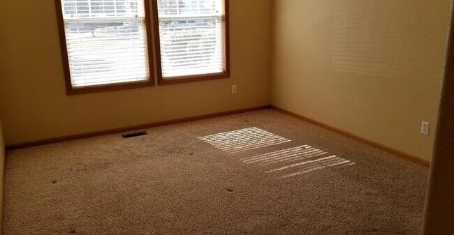 Building Photo - 1509 Chickadee St