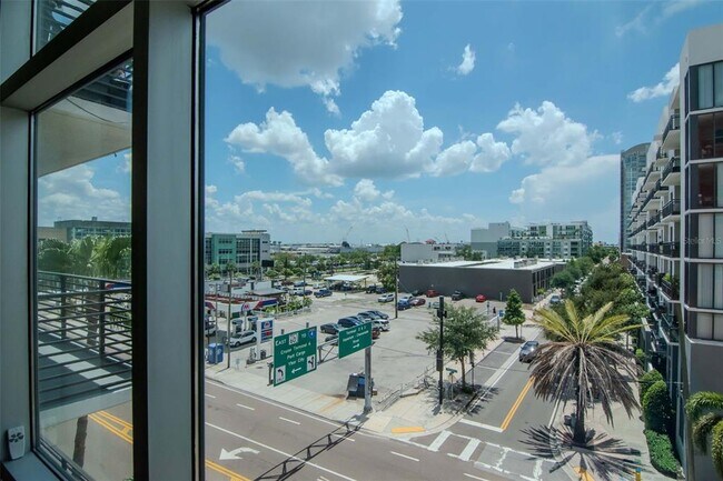 Building Photo - 1208 E Kennedy Blvd